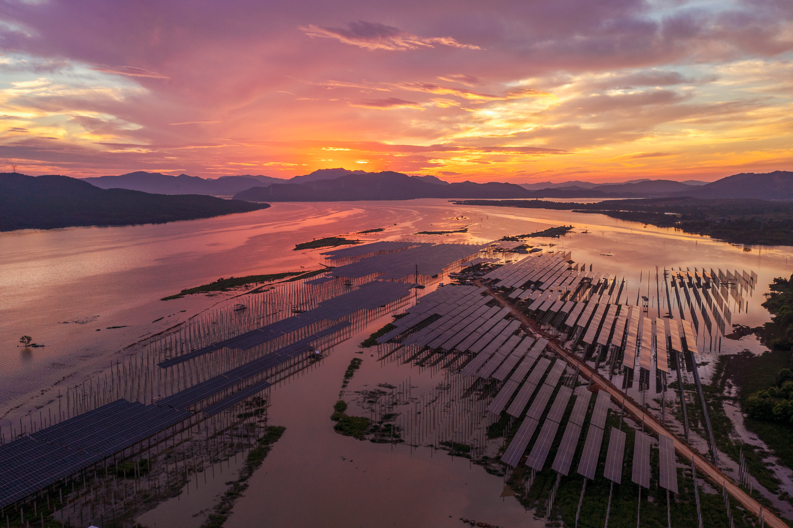 In response to the green new energy, the water surface solar mounting bracket becomes the first choice