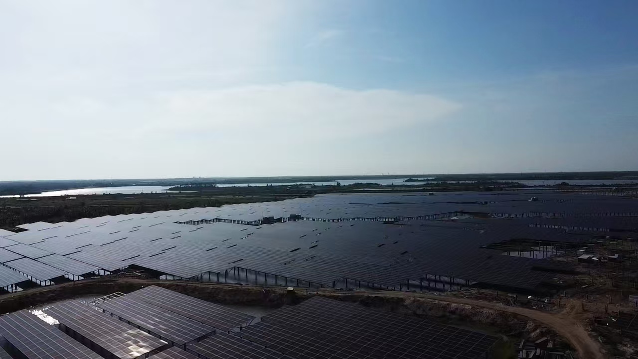 Chiko Solar's 120MW Fishery-Photovoltaic Complementary Project Launched in Wenchang, Hainan, with High-Efficiency Mounting Systems Setting a New Benchmark for Green Energy